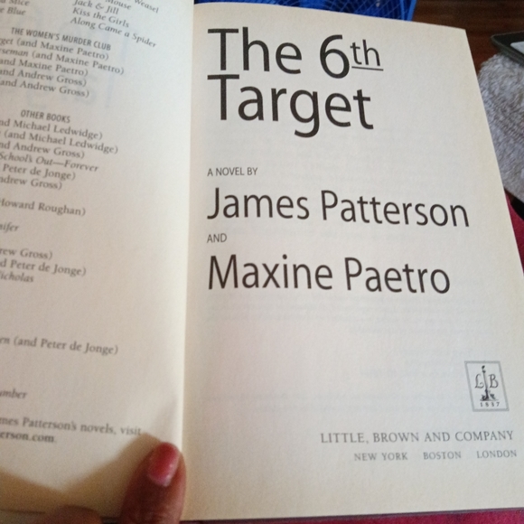 James Patterson book 📖 - Picture 3 of 3